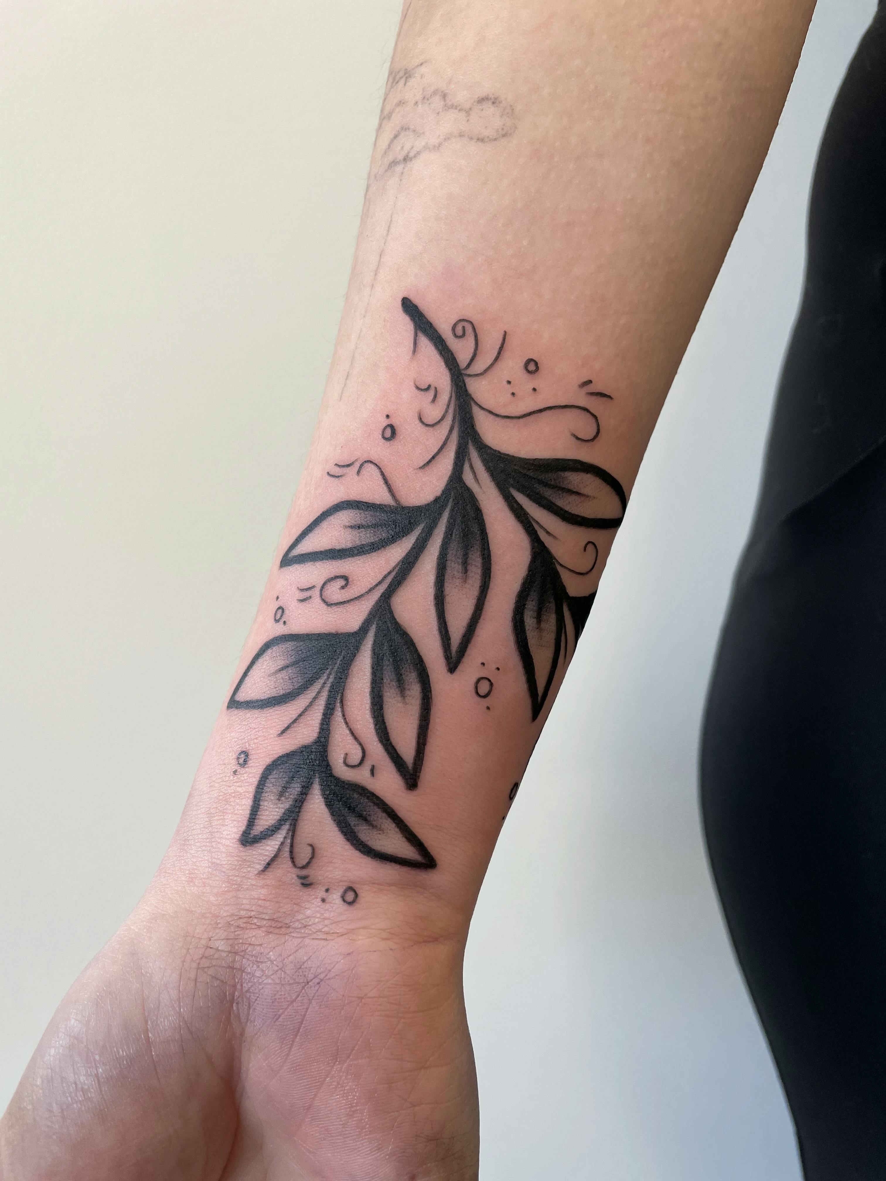 Dominique Hoffert - Flower Tattoo
